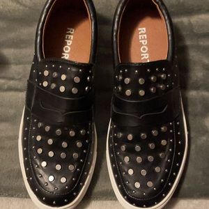 REPORT WOMEN’S BLACK STUDDED SHOE